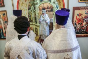 Литургия по погибшим при тушении пожара спасателям состоялась в Храме-памятнике «Неопалимая Купина». Фото: пресс-служба Управления по ТиНАО ГУ МЧС России по г. Москве