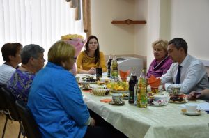 Начальник полиции Новой Москвы встретился с вдовами погибших сотрудников. Фото: пресс-служба УВД по ТиНАО