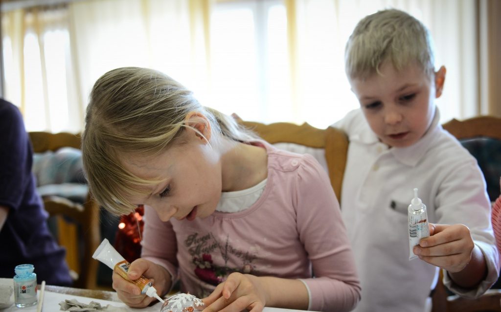 Ребята из Десеновского поучаствуют в благотворительной акции «Добрые письма». Фото: архив, «Вечерняя Москва»