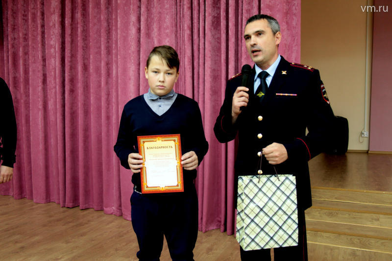 В Кокошкино наградили шестиклассника, который помог задержать грабителей