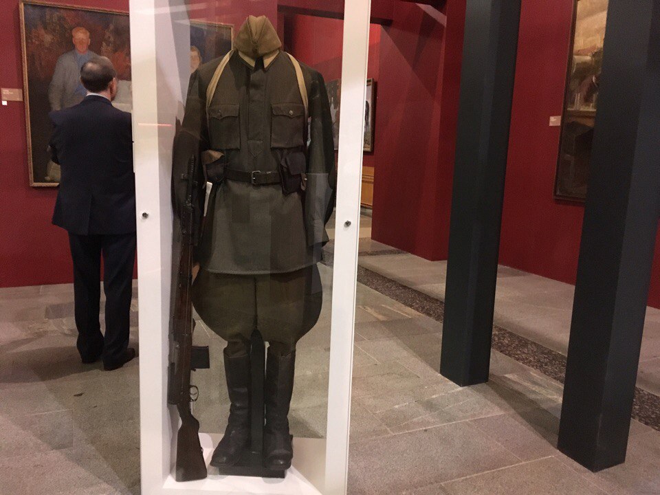 Выставка «Живая летопись войны» открылась в зале Музея Победы
