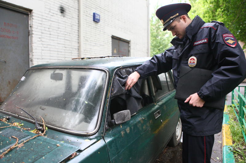 Итоги рейдов по выявлению бесхозных автомобилей подвели в Московском