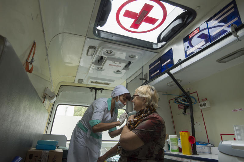 Бесплатную вакцину от гриппа сделают новомосквичам. Фото: Артем Житенев, «Вечерняя Москва»