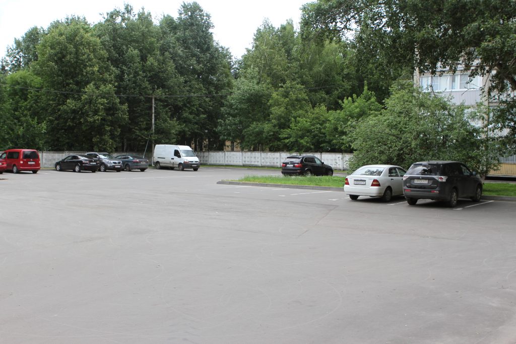 Новую парковочную зону обустроят в Краснопахорском к концу года