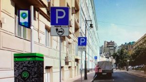 Парковки для электрокаров появились в Москве