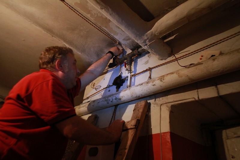 Гидроизоляцию пола сделали в подвалах жилых домов Сосенского. Фото: архив, "Вечерняя Москва"