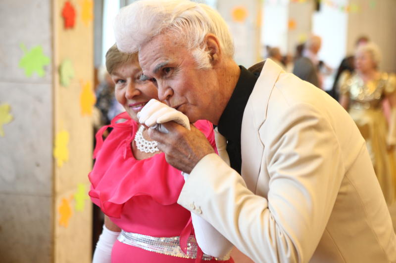 Библиотека Рязановского проведет культурную программу ко Дню пожилого человека