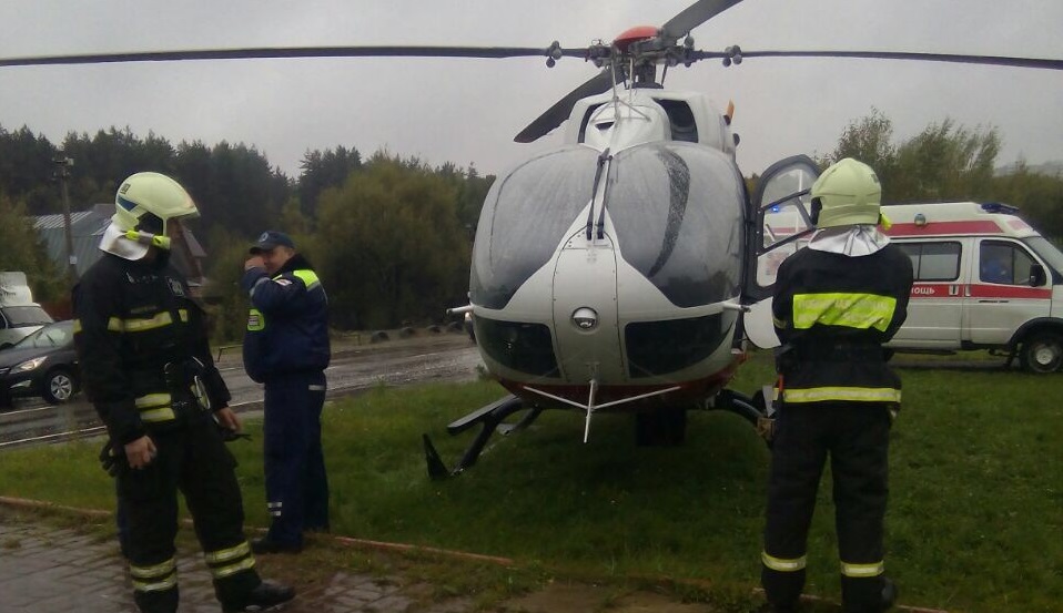 Санитарный вертолет вылетел на место аварии в ТиНАО