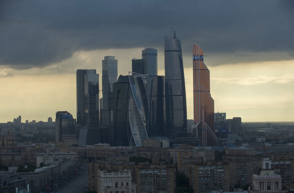 Синоптики напугали Москву экстремально низким давлением