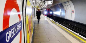 Тематический «русский» поезд запустили в метрополитене Лондона