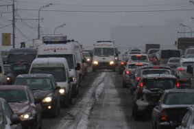 Водителей Москвы призвали к бдительности на дорогах