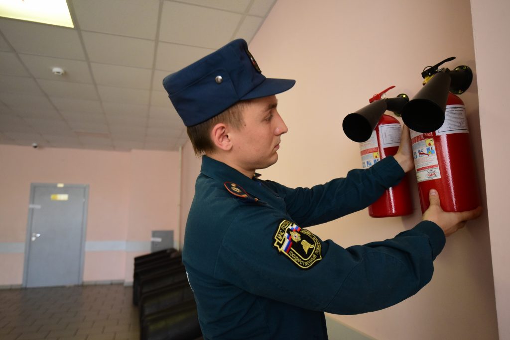 Школы Москвы получат 18 тысяч новых огнетушителей