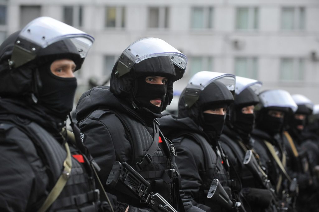 На место прибыли правоохранители. Фото: Александр Казаков