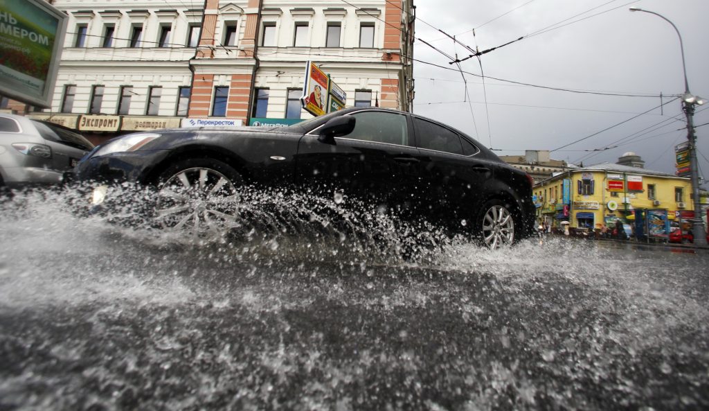 В четверг москвичей ждет потепление и усиленный дождь