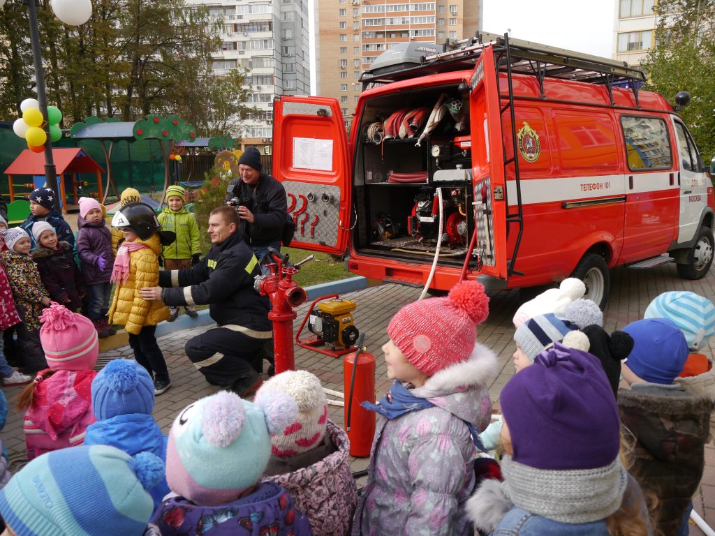 Спасатели и пожарные Новой Москвы провели открытые уроки для дошкольников. Фото: Ирина Ким