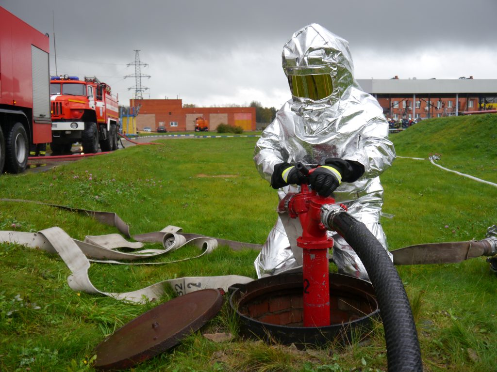 Пожарно-тактические учения прошли на нефтебазе в Новой Москве