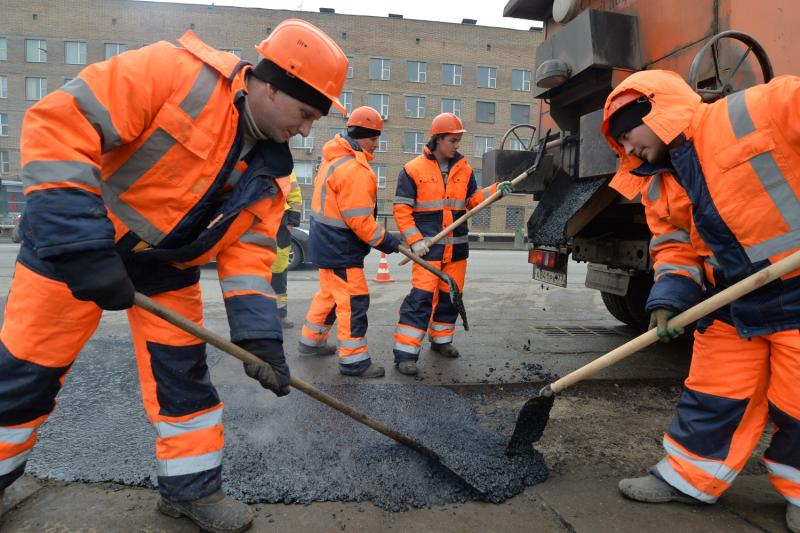 Ремонтируемую дорогу в Роговском восстановят согласно ее паспорту. Фото: Александр Казаков, «Вечерняя Москва»