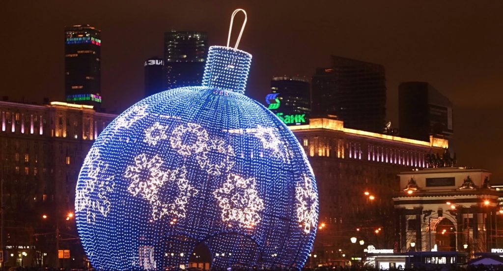 На Поклонной горе Москвы появится 11-метровый елочный шар-танцпол