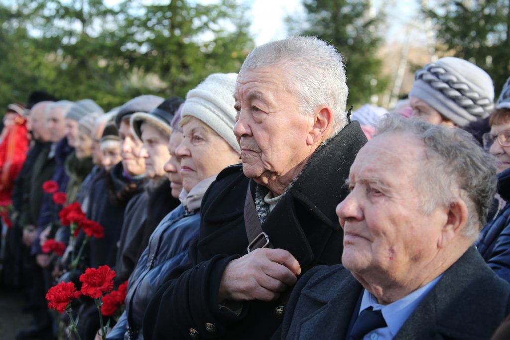 На це- ремонии прощания присутствовали и военные пенсионеры. Фото: Владимир Смоляков