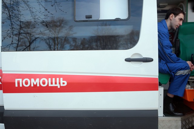 Двое рабочих попали в больницу после обрушения котлована в Новой Москве