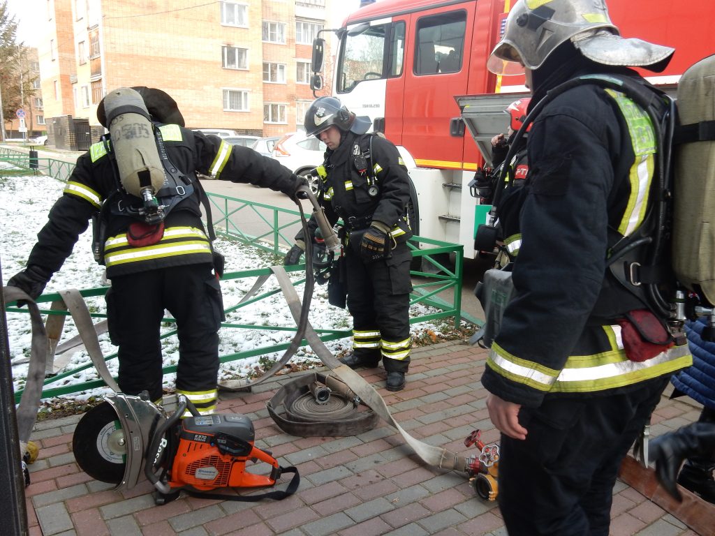 Пожарные 305 отряда провели тренировку в здании администрации поселения Новофедоровское