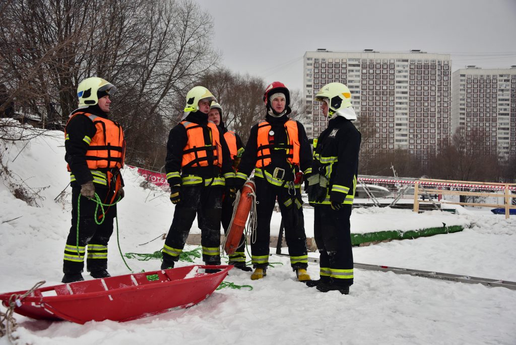 Спасателей вооружат радарами для проверки льда в водоемах Москвы