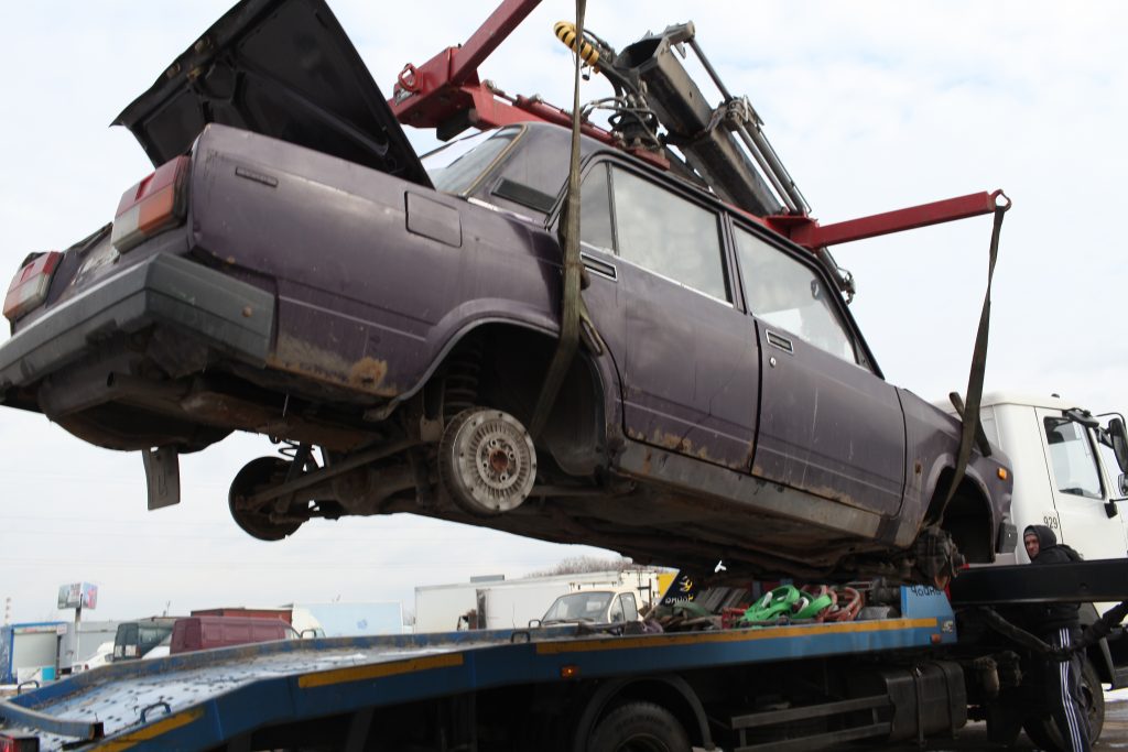 Проверки на наличие брошенных автомобилей провели в Первомайском