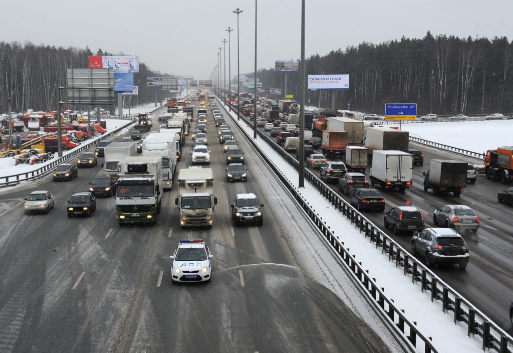 ЦОДД призвал пересесть водителей на метро из-за снегопада в Москве