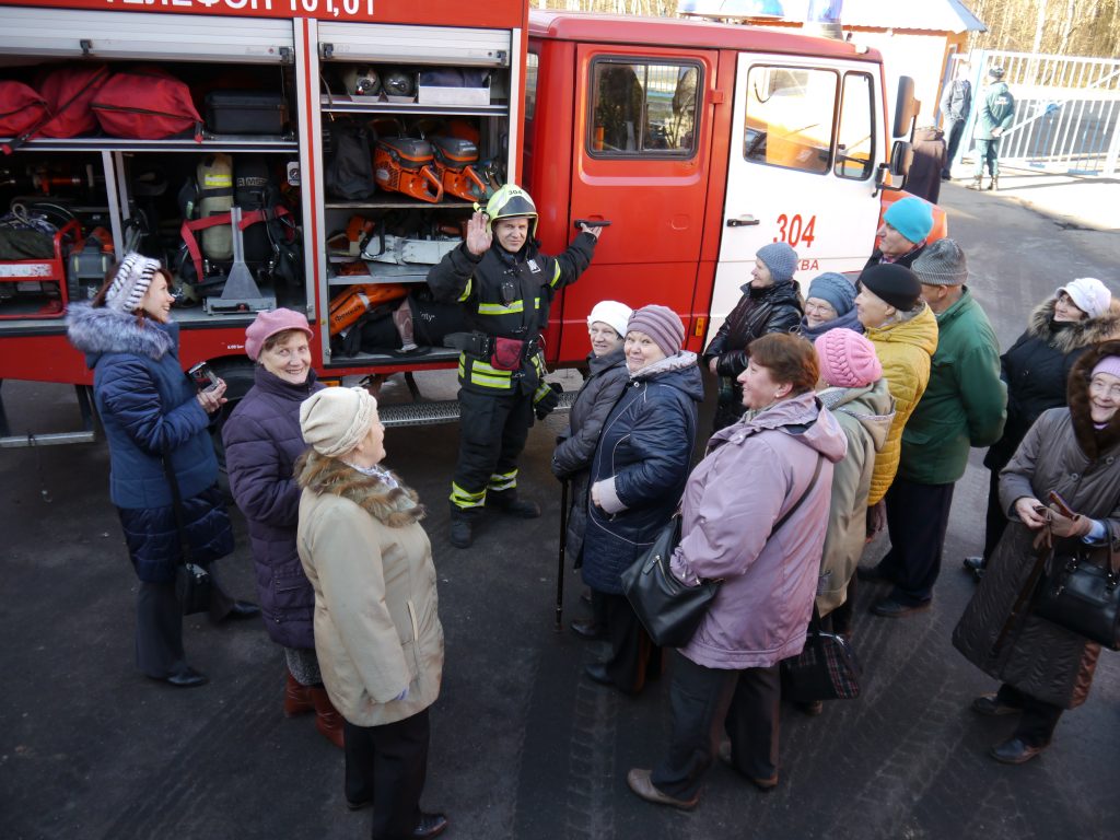 Пожарные Новой Москвы провели встречу с жителями. Фото: пресс-служба управления по ТиНАО Департамента ГОЧСиПБ