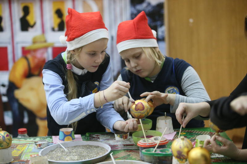 Жители Сосенского посетят фабрику елочных игрушек