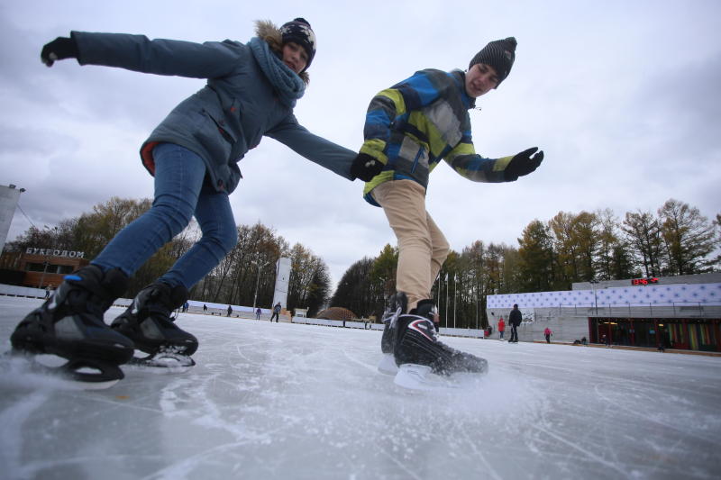 Более 30 катков с естественным льдом откроется в Новой Москве
