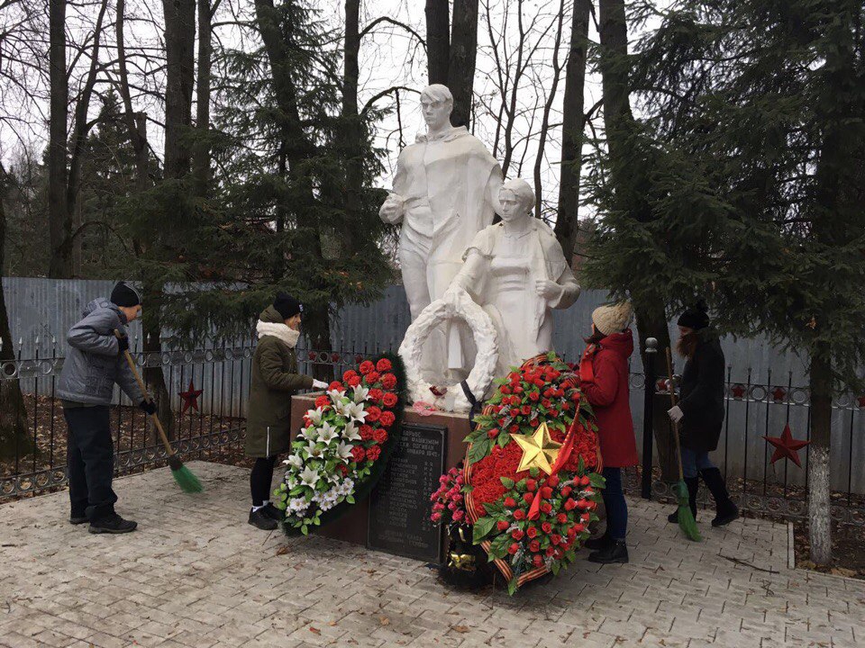 Акция по приведению в порядок памятников прошла в Кленовском