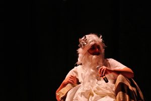 Студент ВШЭ играет Сократа на праздновании Дня философии в 2014 году. Фото: Алиса Довлатова