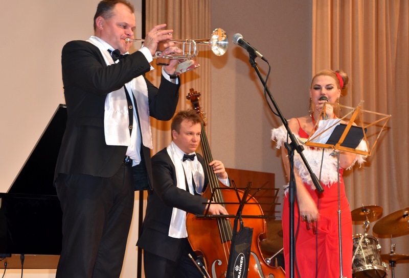 Джазовый концерт провели для сотрудников полиции и их семей в Троицке
