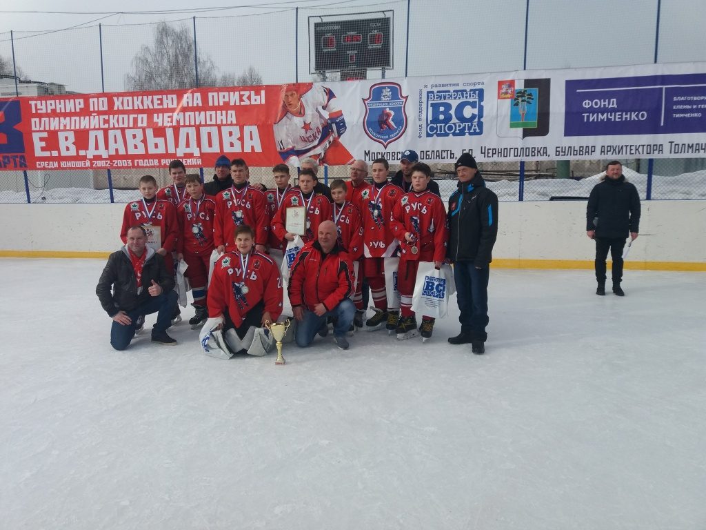 Хоккеисты Кленовского поборются за «Золотую шайбу»