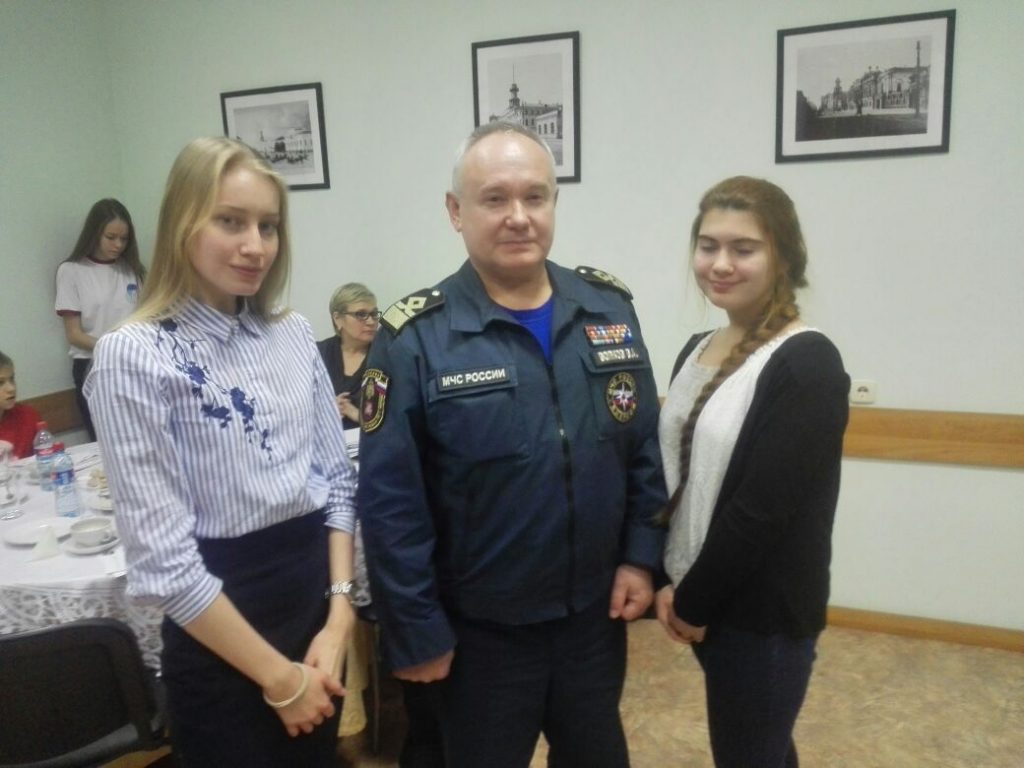 Юные корреспонденты школы №2120 Московского поучаствовали в беседе со спасателями