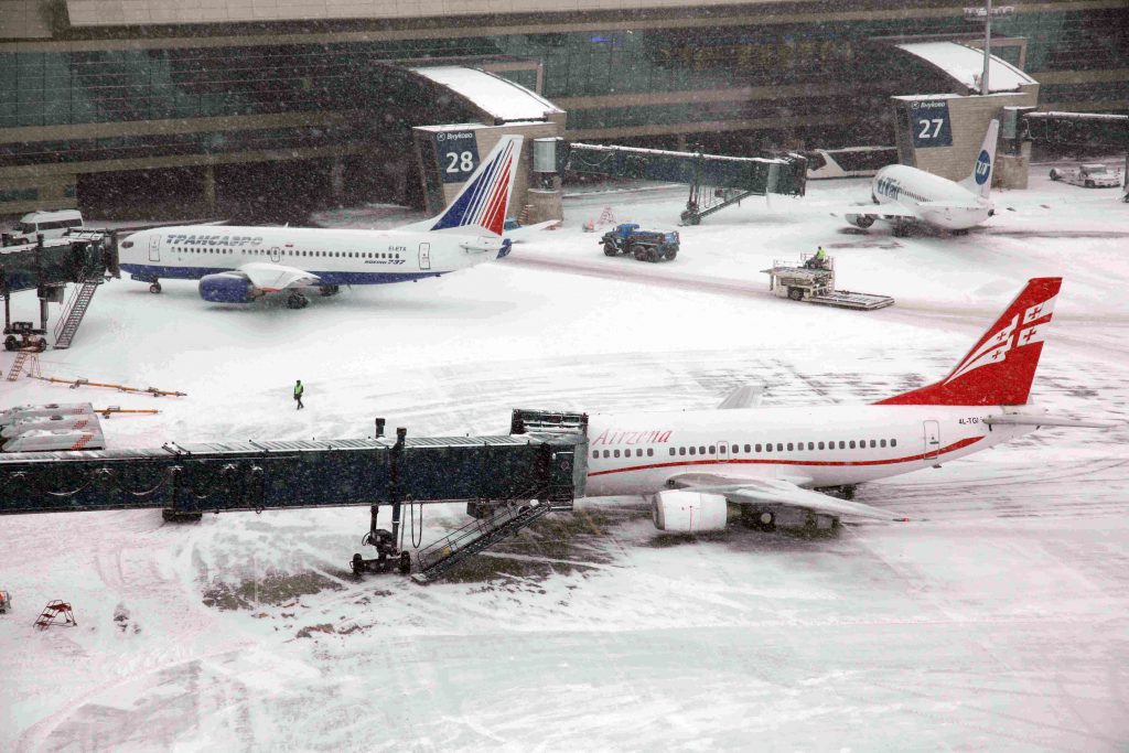 Московские аэропорты отменили 112 рейсов из-за снегопада