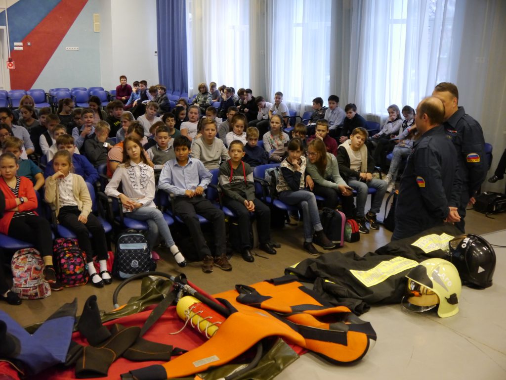 Мастер-классы, занятия и викторины о безопасности провели спасатели в Новой Москве