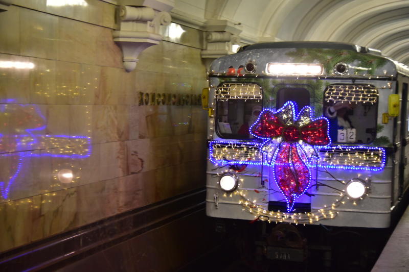 Метро Москвы заработает по праздничному расписанию на Новый год и Рождество
