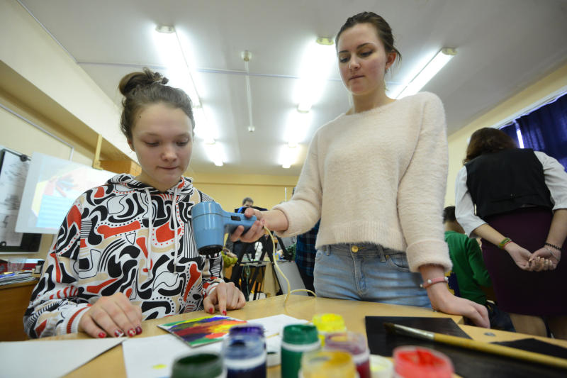 Выставку детских работ откроют в Десеновском