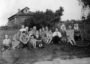 1953 год. Жители деревни Язово. Фото: Виктор Хабаров