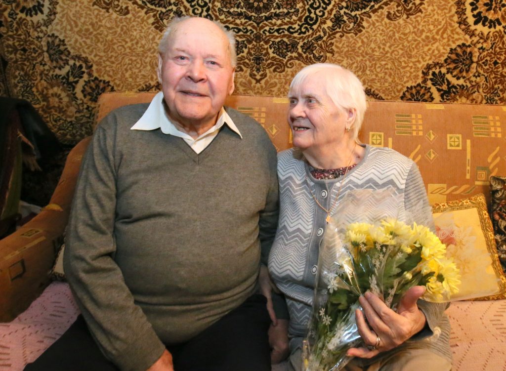 18 января 2018 года.Московский. И спустя 72 года совместной жизни супруги Бугаковы сохраняют любовь и тепло. Фото: Виктор Хабаров