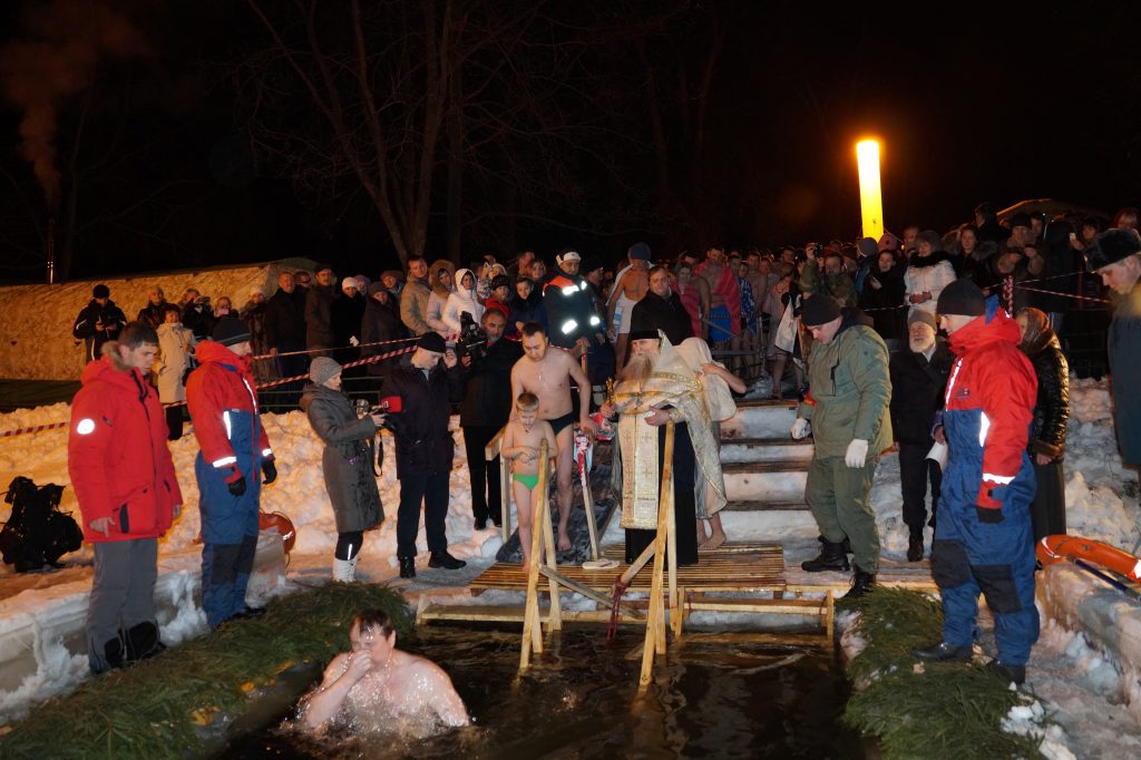 Жители Новой Москвы смогут принять участие в Крещенских купаниях. Фото: пресс-служба МЧС по ТиНАО