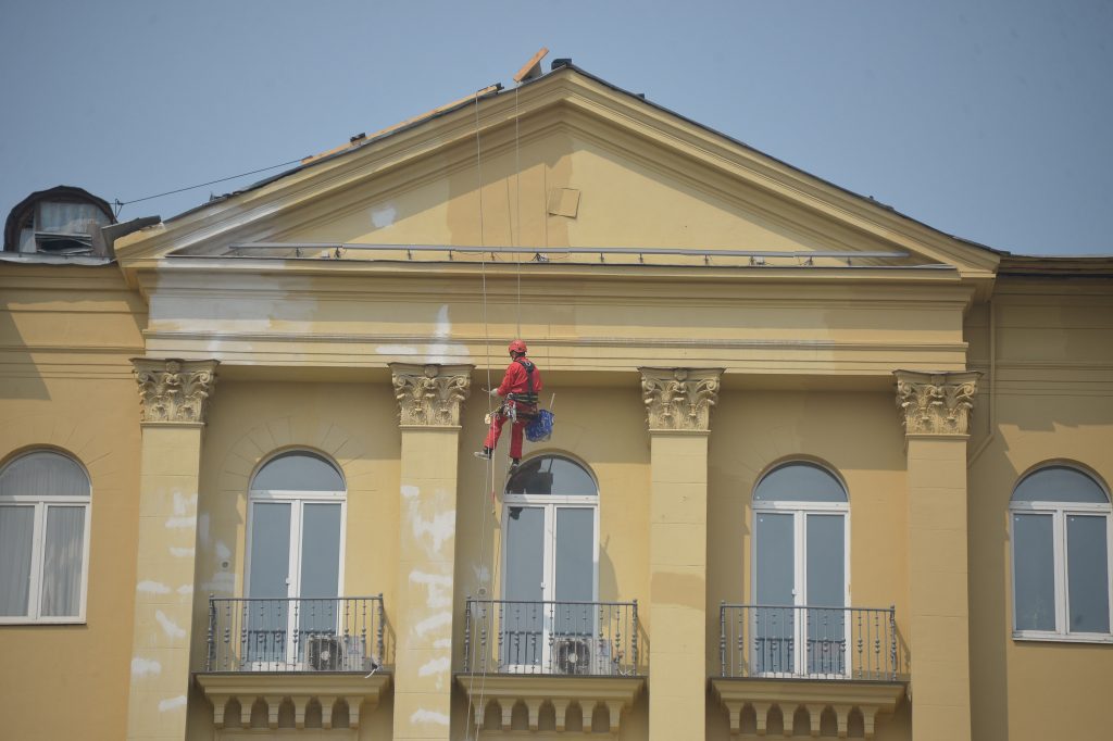 Фасад административного здания в Рязановском обновят к началу февраля