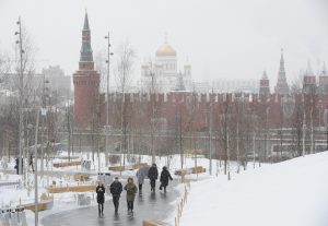 Зима продолжает удивлять горожан. Фото: Александр Кожохин