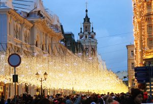 Новогодние декорации в Москве сохранятся до февраля