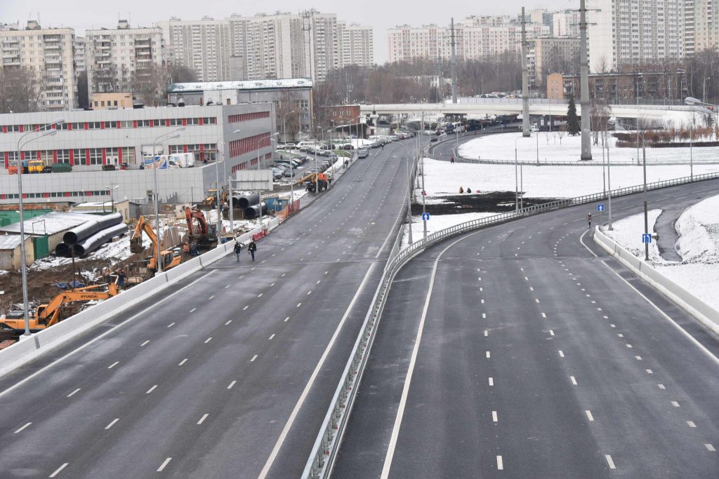 В городе появилось почти 40 мостов, эстакад и тоннелей, создано 30 новых пешеходных переходов. «Вечерняя Москва»