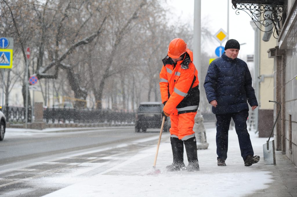 Коммунальщики устранили последствия снегопада. Фото: архив, «Вечерняя Москва»