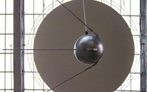 Первый спутник Земли вернули на ВДНХ в Москве