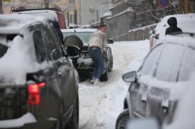 Водителям Москвы рекомендовано перенести время выезда из города
